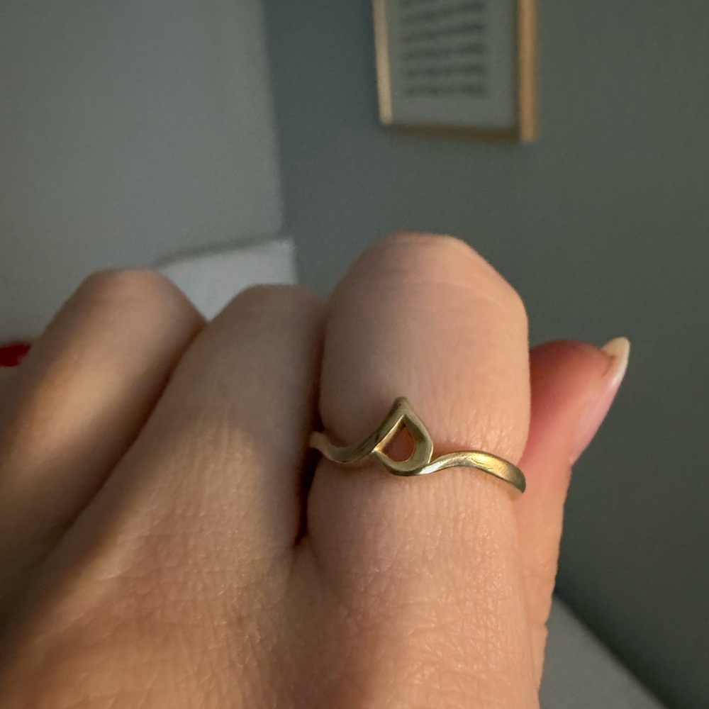 WOMENS JAMES AVERY GOLD SCRIPT S INTIAL RING SIZE 7.5